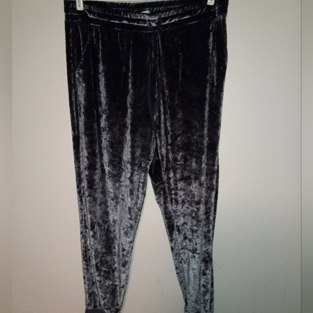 Women's Crushed Velvet Slacks..Spandex waist and cuffed ankles..Black..Loose Fit